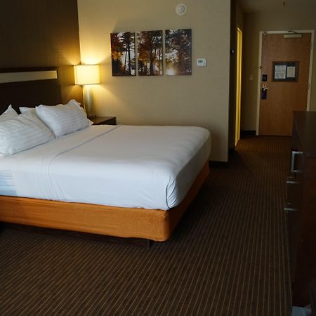 Holiday Inn Express Hotel & Suites Watertown - Thousand Islands By Ihg Bagian luar foto