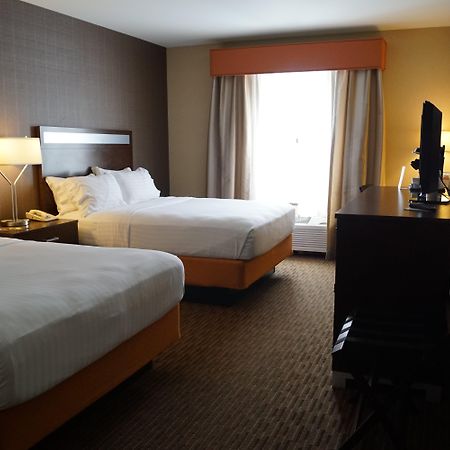 Holiday Inn Express Hotel & Suites Watertown - Thousand Islands By Ihg Bagian luar foto