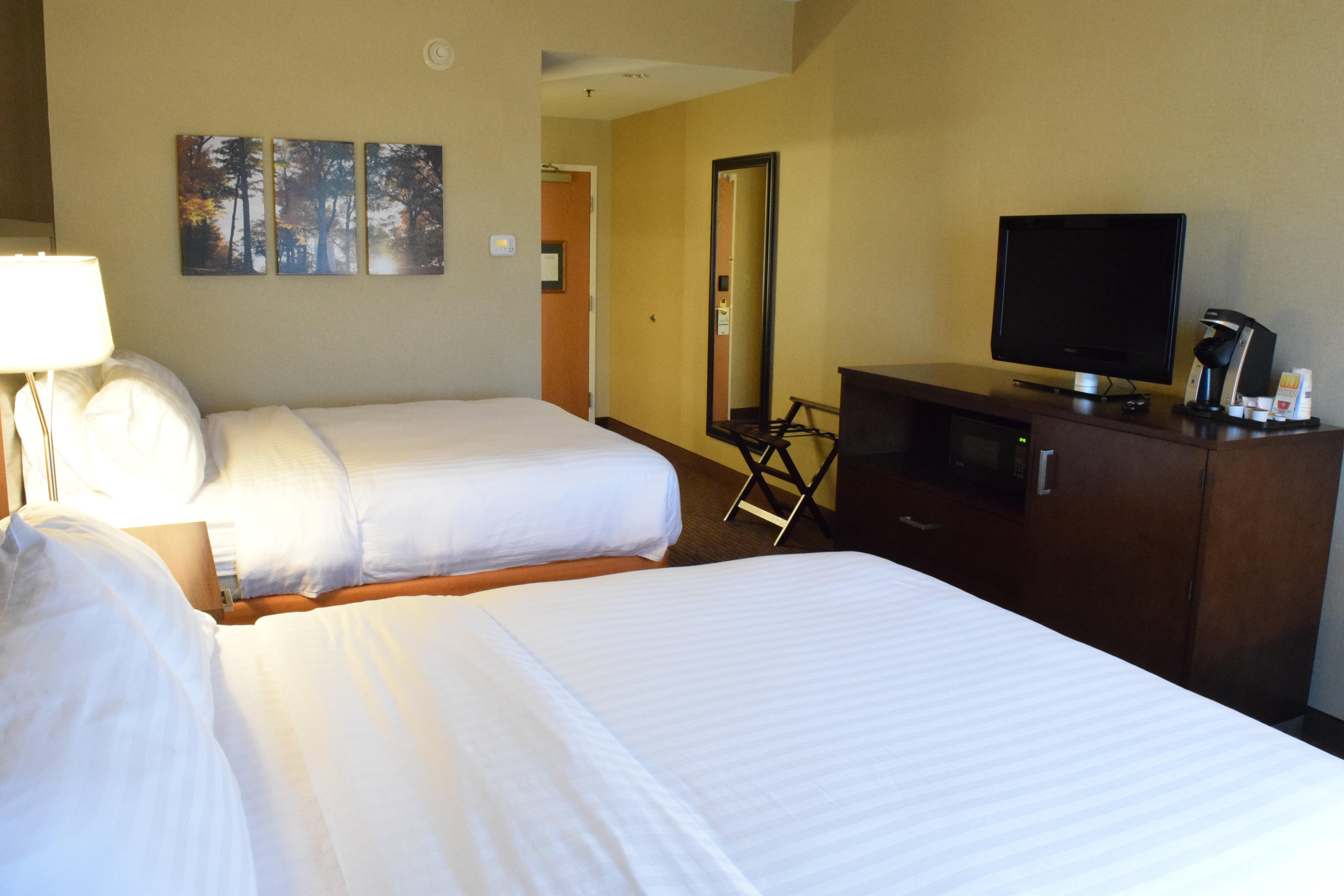Holiday Inn Express Hotel & Suites Watertown - Thousand Islands By Ihg Bagian luar foto