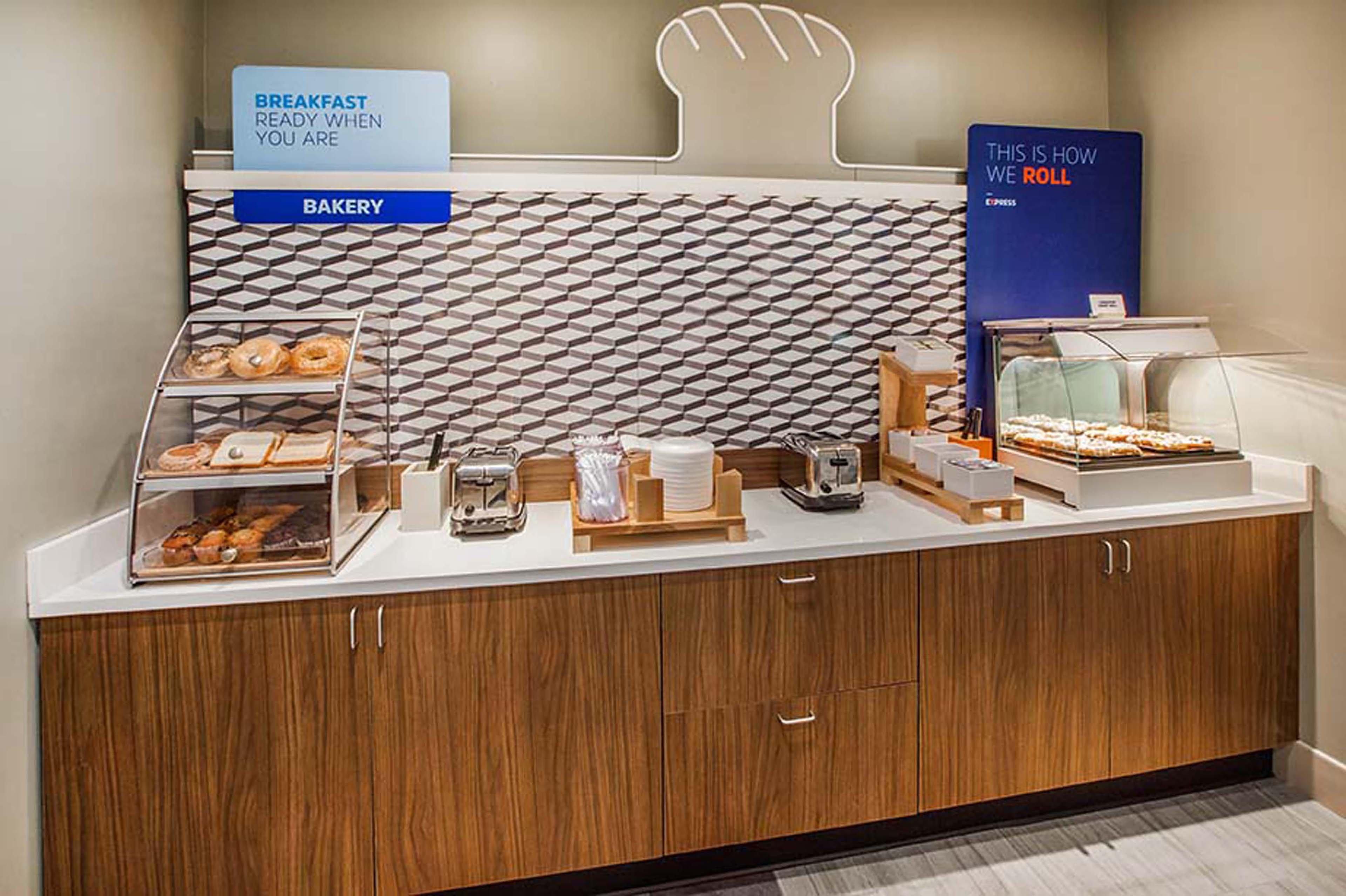 Holiday Inn Express Hotel & Suites Watertown - Thousand Islands By Ihg Bagian luar foto