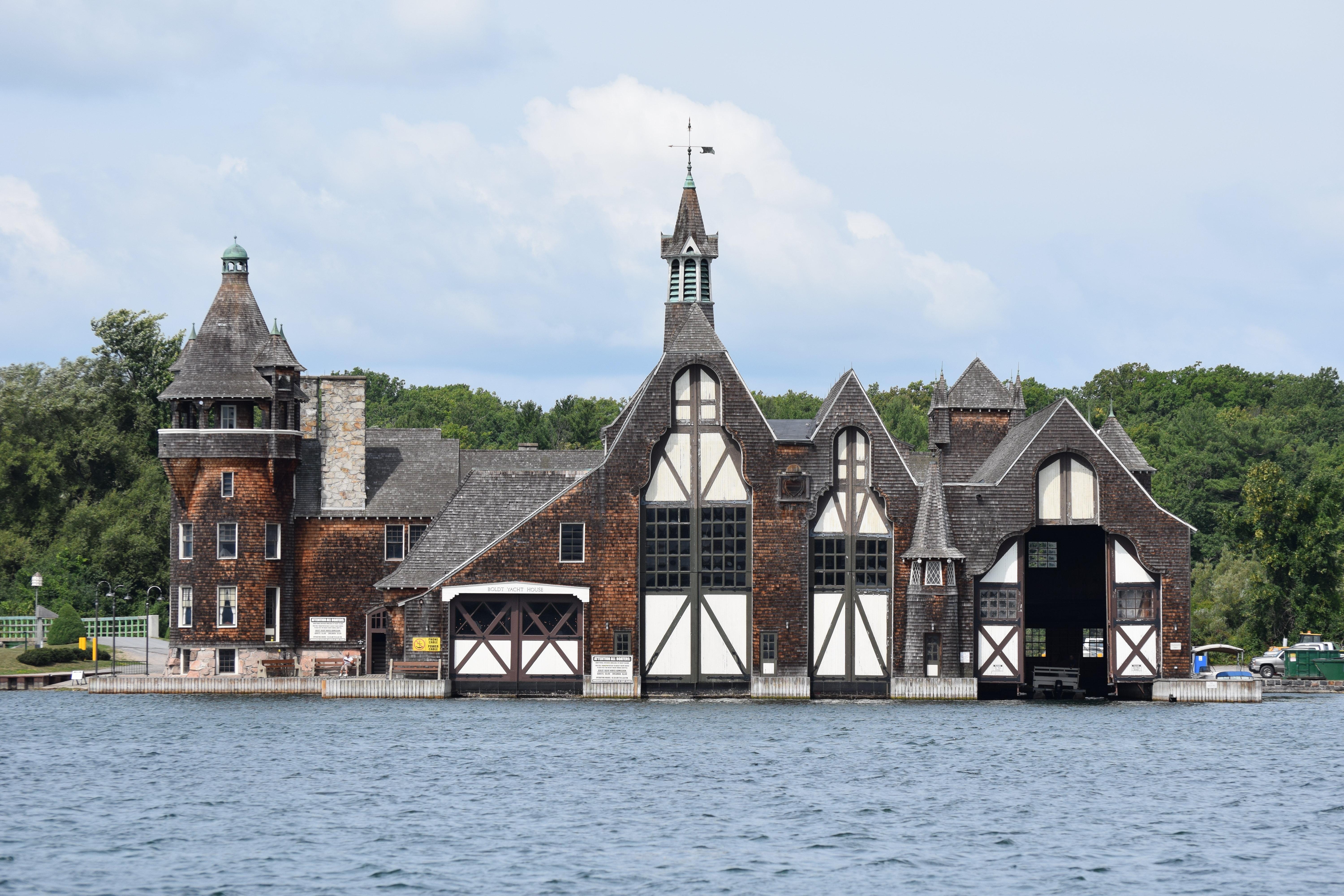Holiday Inn Express Hotel & Suites Watertown - Thousand Islands By Ihg Bagian luar foto