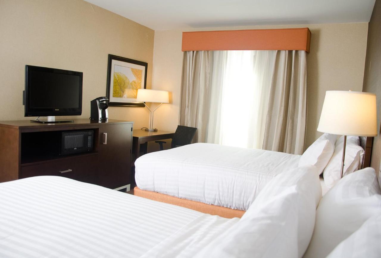 Holiday Inn Express Hotel & Suites Watertown - Thousand Islands By Ihg Bagian luar foto