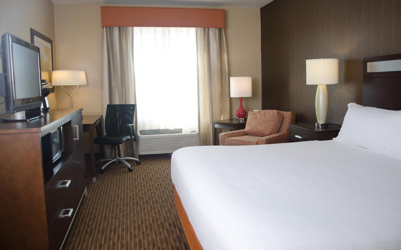 Holiday Inn Express Hotel & Suites Watertown - Thousand Islands By Ihg Bagian luar foto