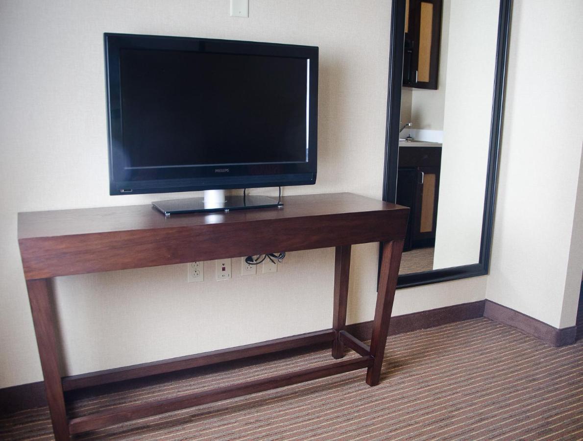 Holiday Inn Express Hotel & Suites Watertown - Thousand Islands By Ihg Bagian luar foto