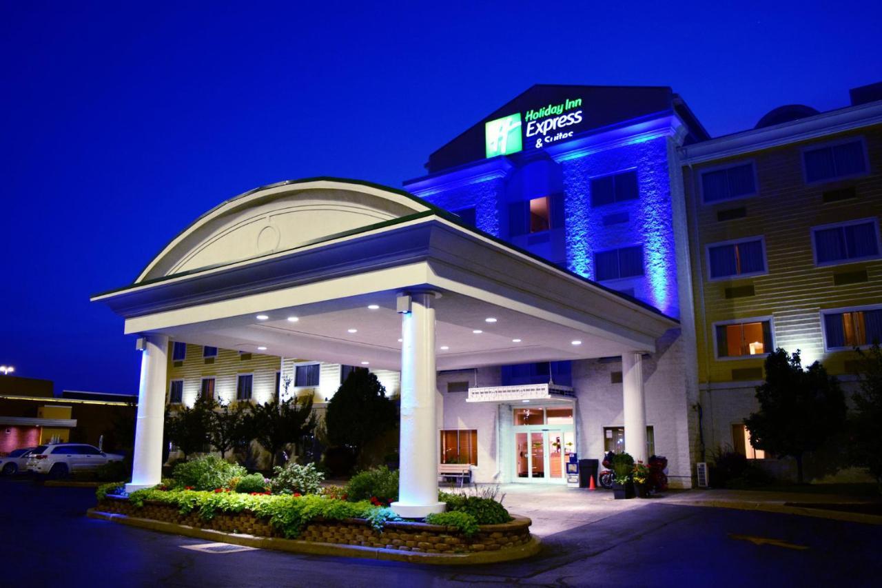 Holiday Inn Express Hotel & Suites Watertown - Thousand Islands By Ihg Bagian luar foto