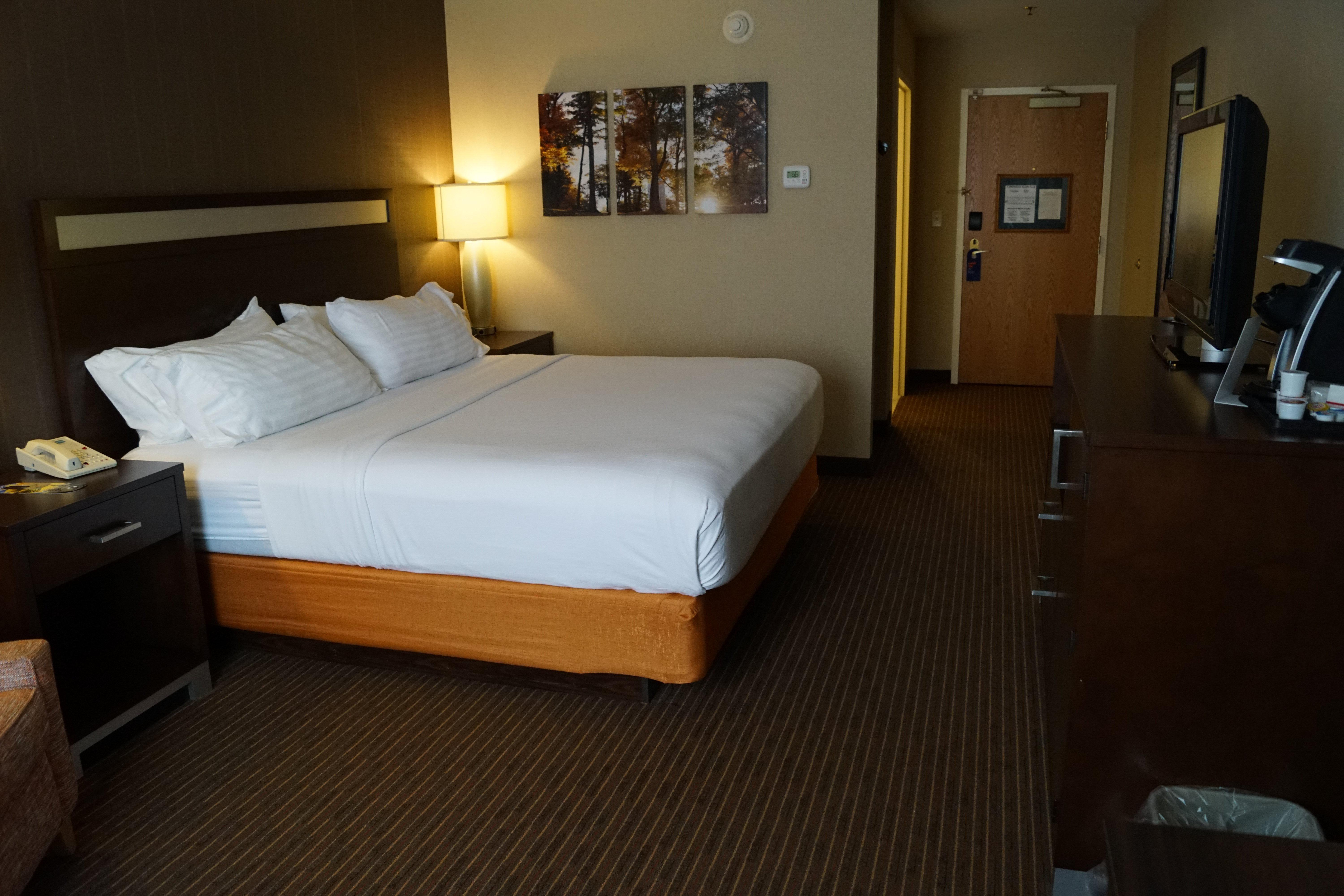Holiday Inn Express Hotel & Suites Watertown - Thousand Islands By Ihg Bagian luar foto