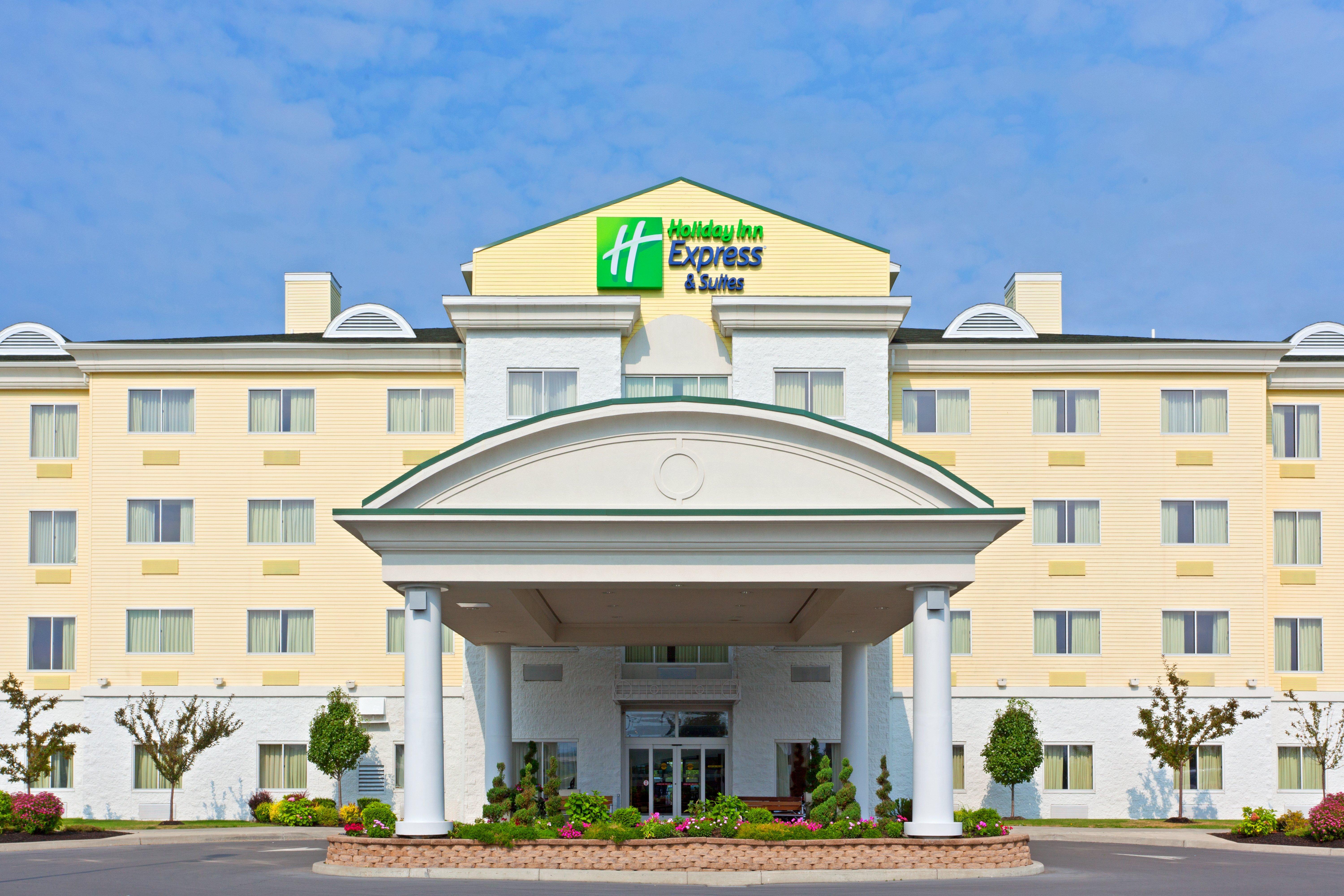Holiday Inn Express Hotel & Suites Watertown - Thousand Islands By Ihg Bagian luar foto