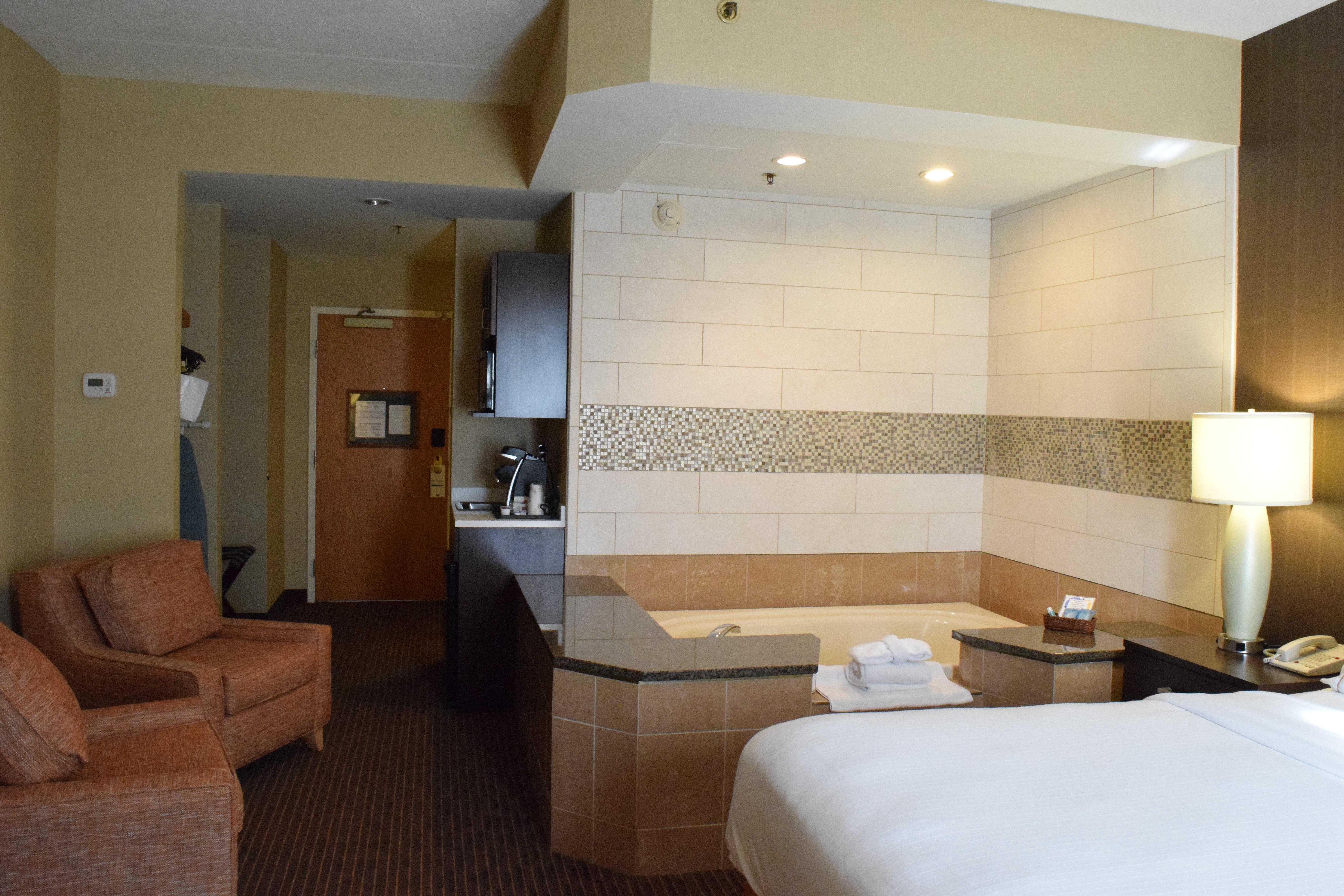 Holiday Inn Express Hotel & Suites Watertown - Thousand Islands By Ihg Bagian luar foto
