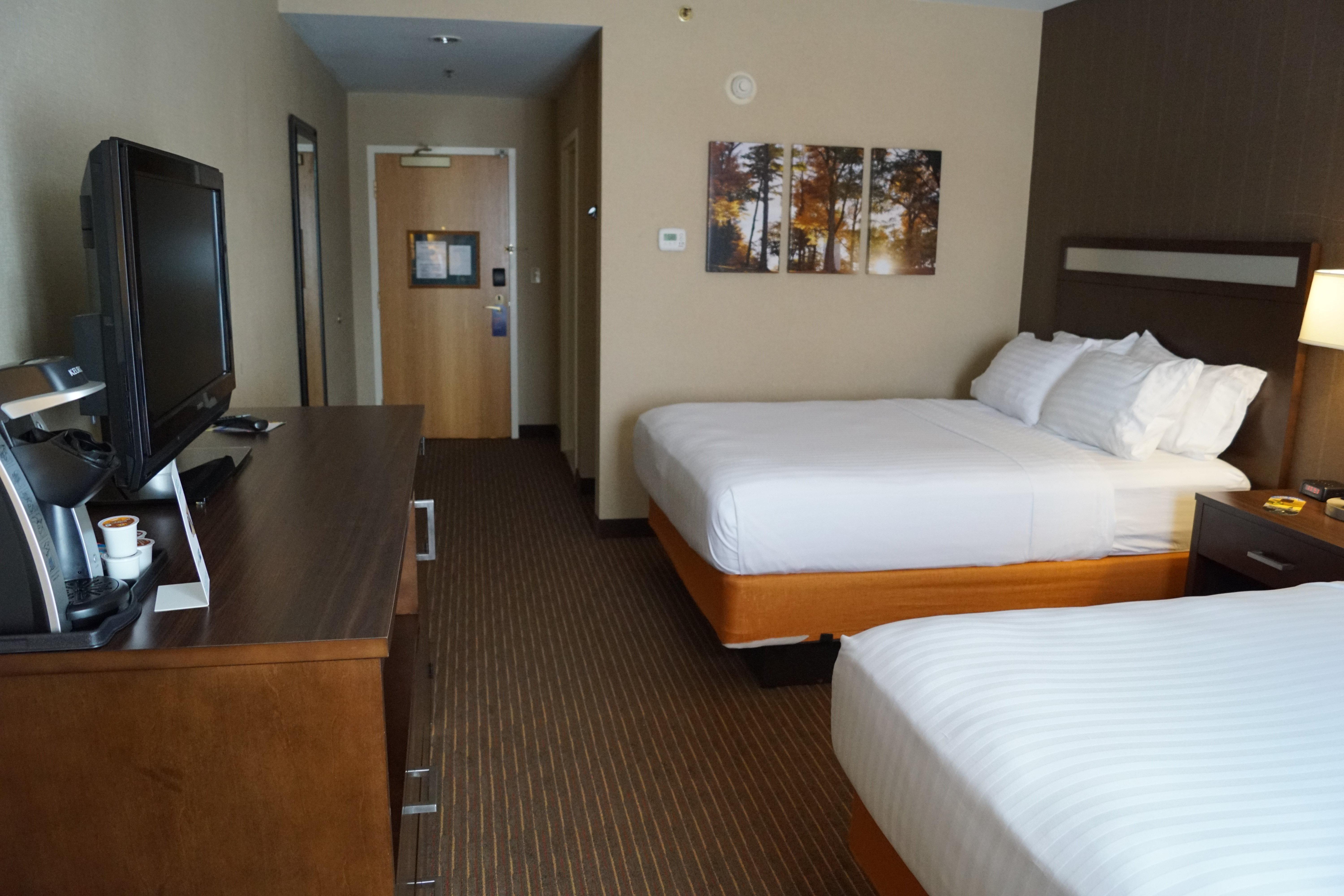 Holiday Inn Express Hotel & Suites Watertown - Thousand Islands By Ihg Bagian luar foto
