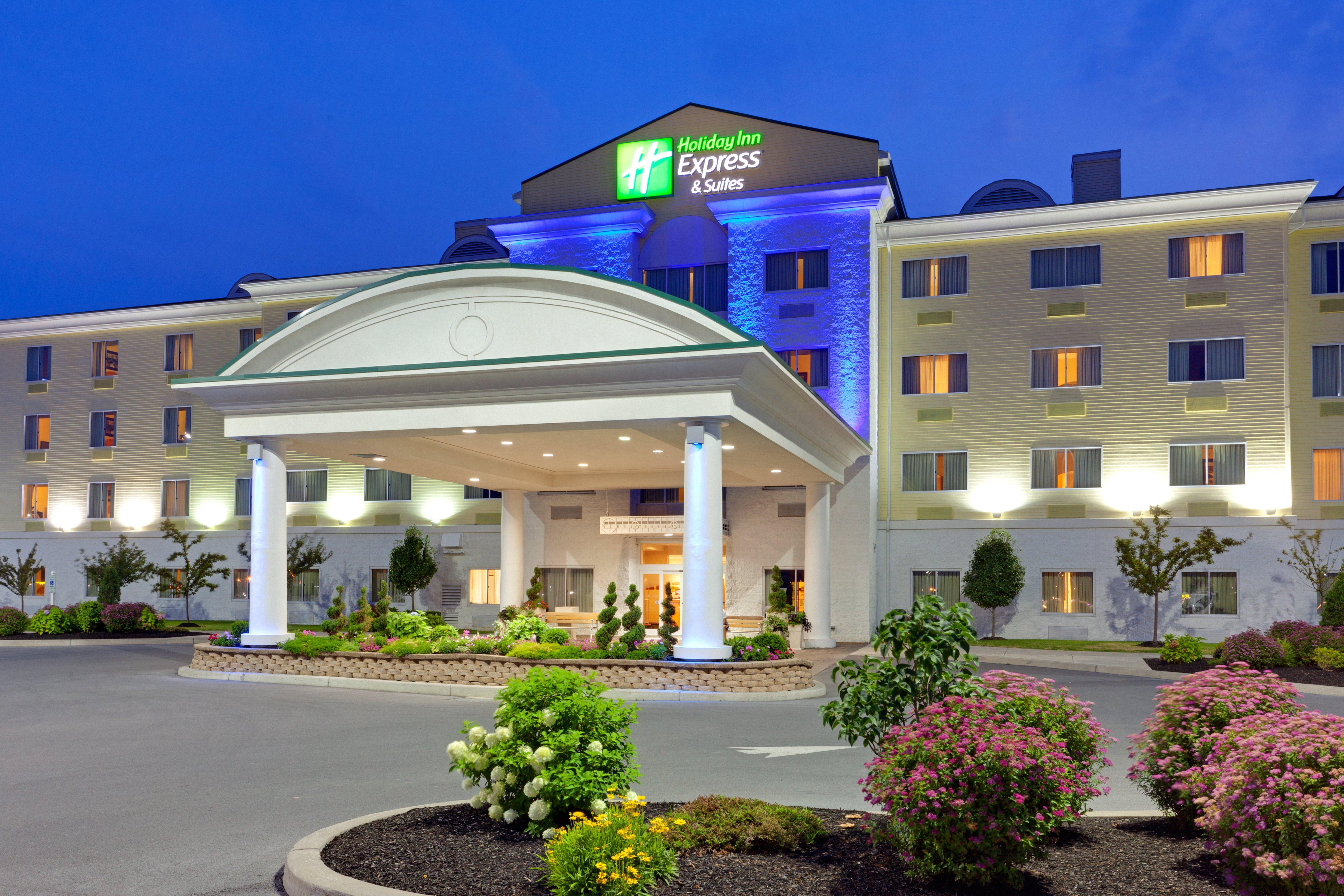 Holiday Inn Express Hotel & Suites Watertown - Thousand Islands By Ihg Bagian luar foto