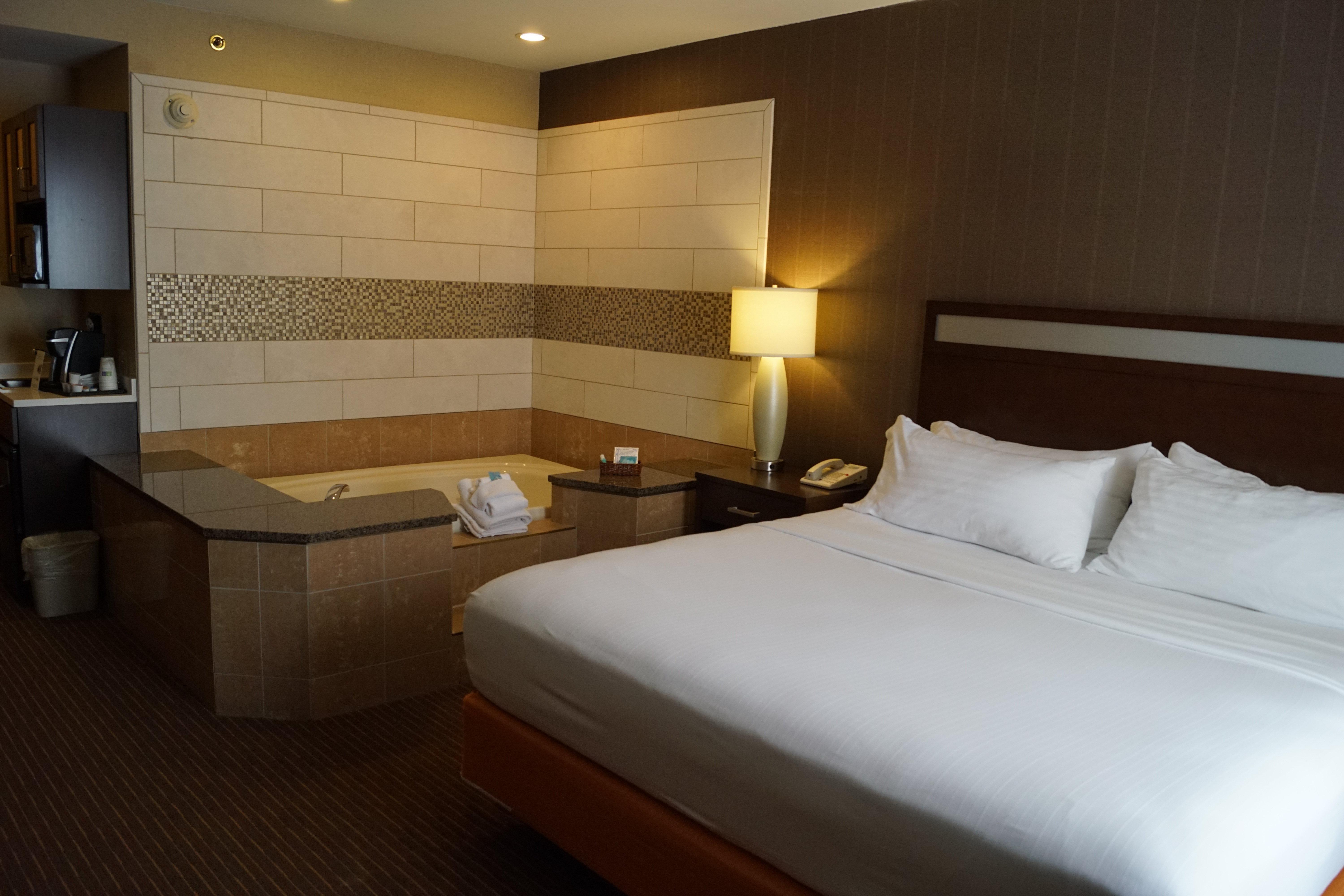 Holiday Inn Express Hotel & Suites Watertown - Thousand Islands By Ihg Bagian luar foto