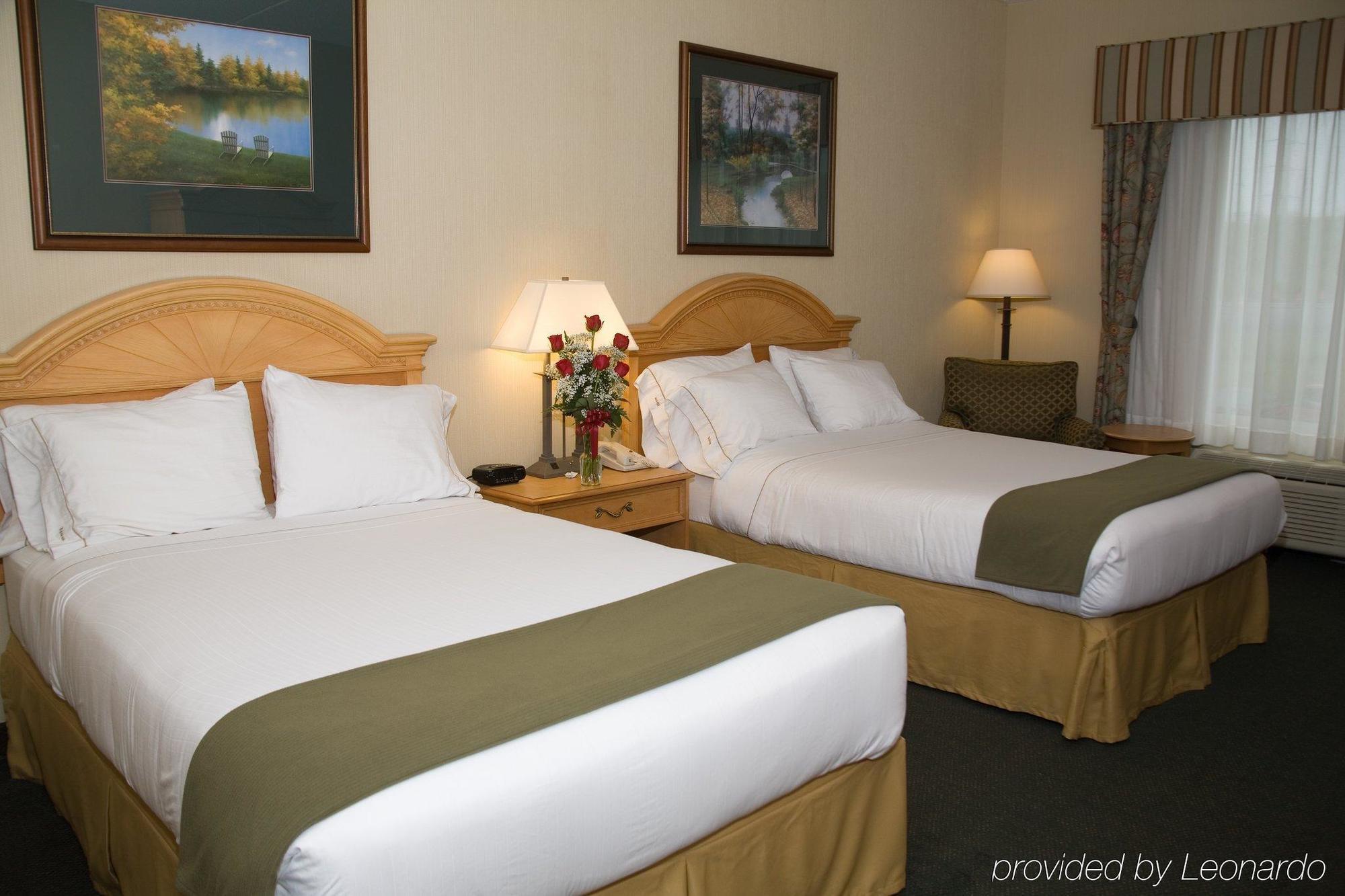 Holiday Inn Express Hotel & Suites Watertown - Thousand Islands By Ihg Ruang foto