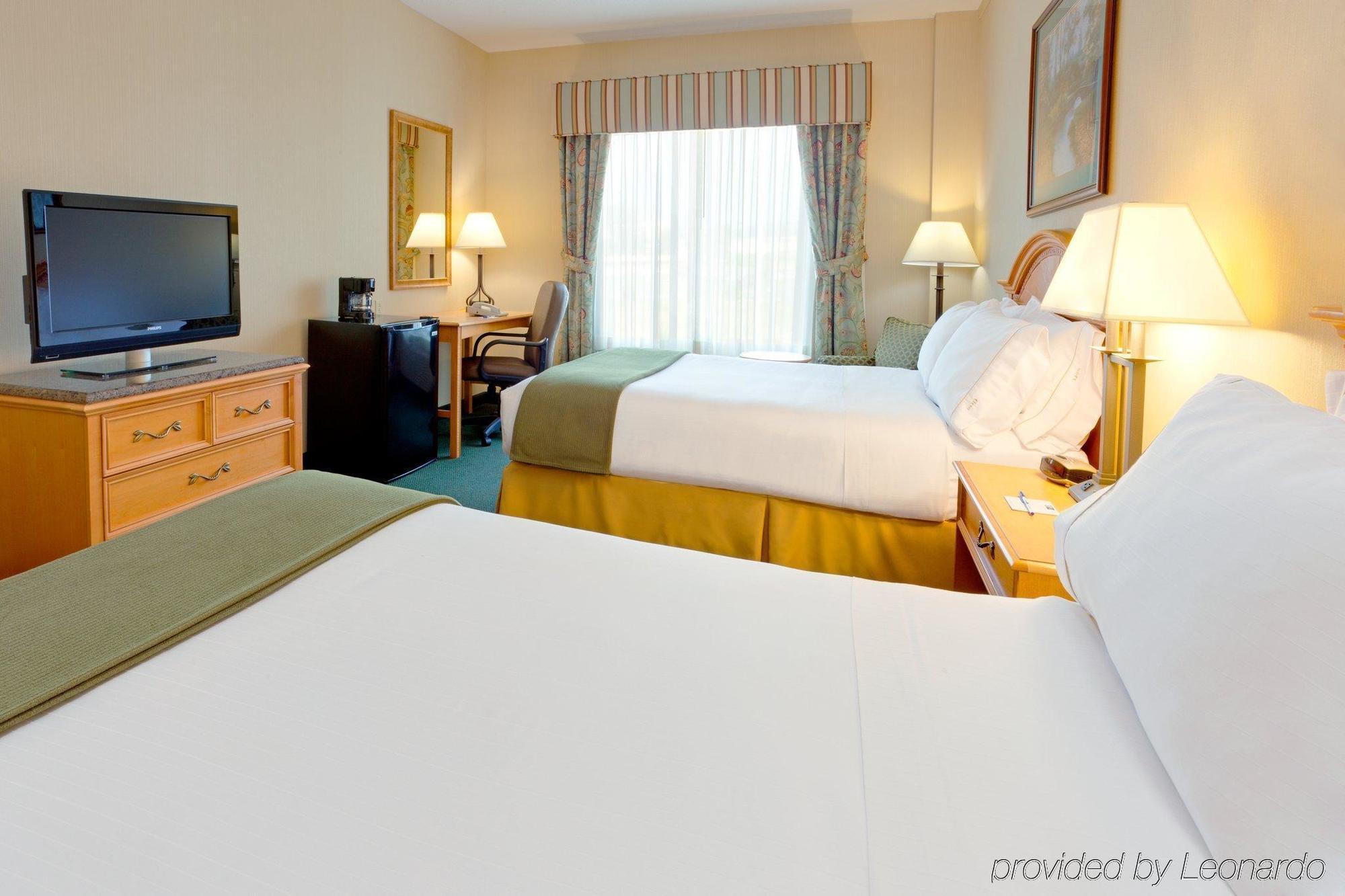 Holiday Inn Express Hotel & Suites Watertown - Thousand Islands By Ihg Bagian luar foto