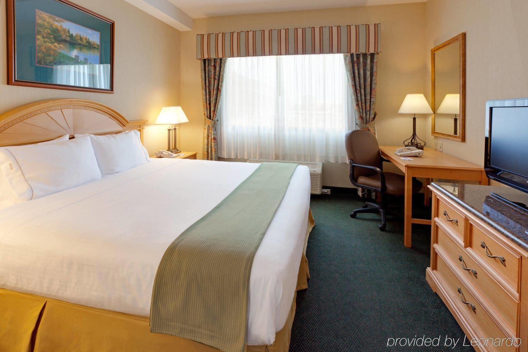 Holiday Inn Express Hotel & Suites Watertown - Thousand Islands By Ihg Ruang foto