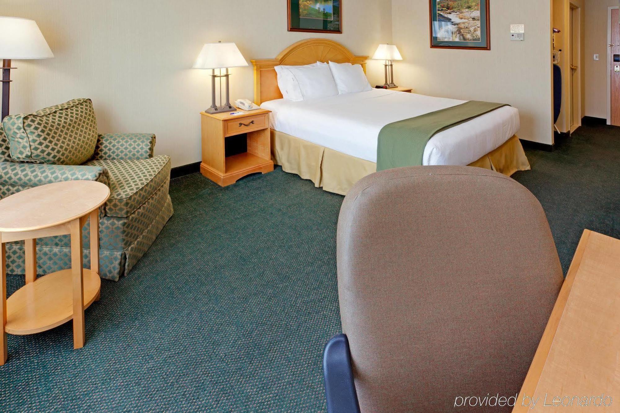Holiday Inn Express Hotel & Suites Watertown - Thousand Islands By Ihg Ruang foto