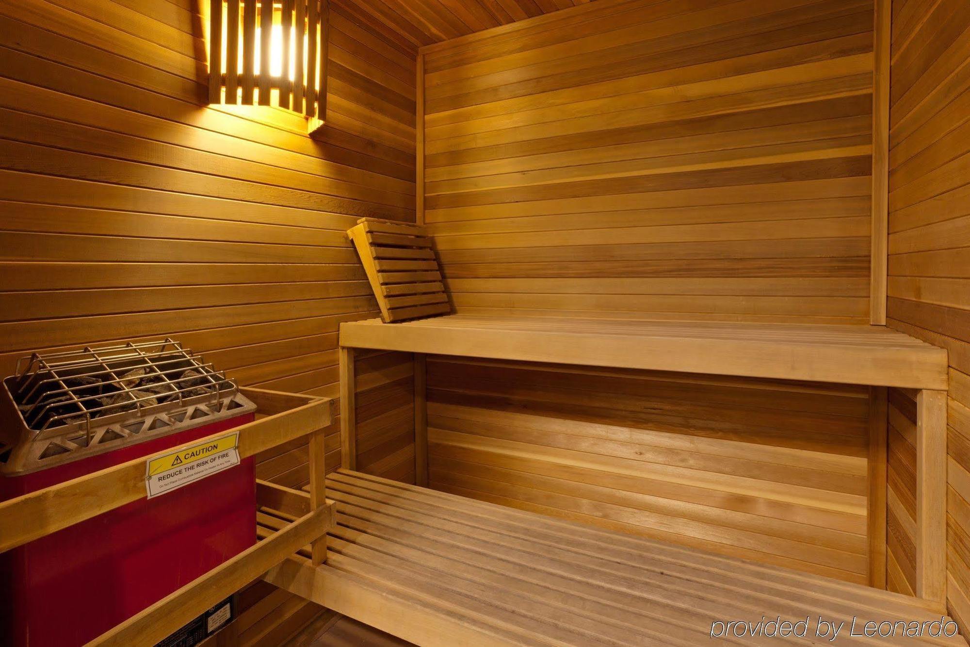 Holiday Inn Express Hotel & Suites Watertown - Thousand Islands By Ihg Bagian luar foto