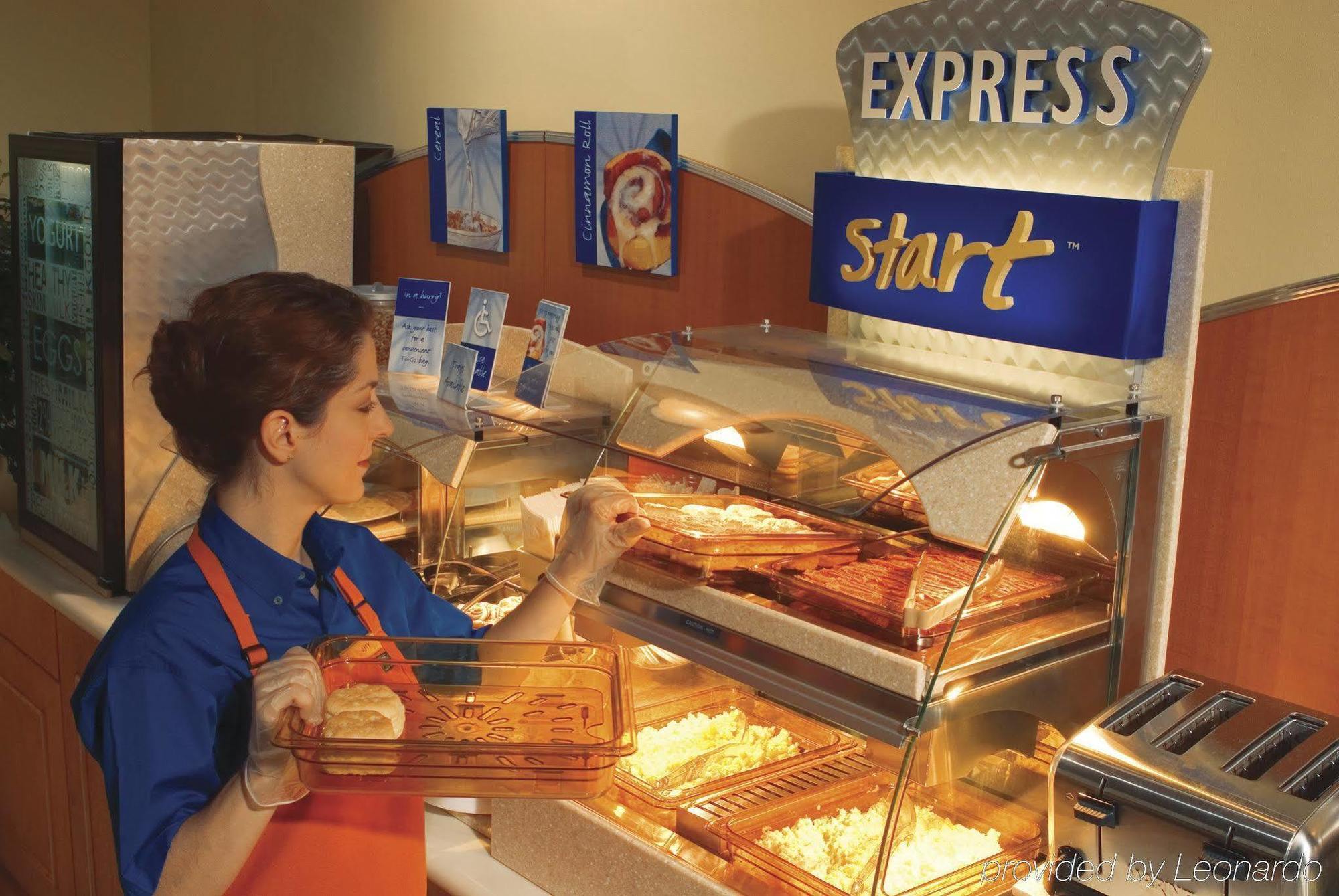 Holiday Inn Express Hotel & Suites Watertown - Thousand Islands By Ihg Bagian luar foto