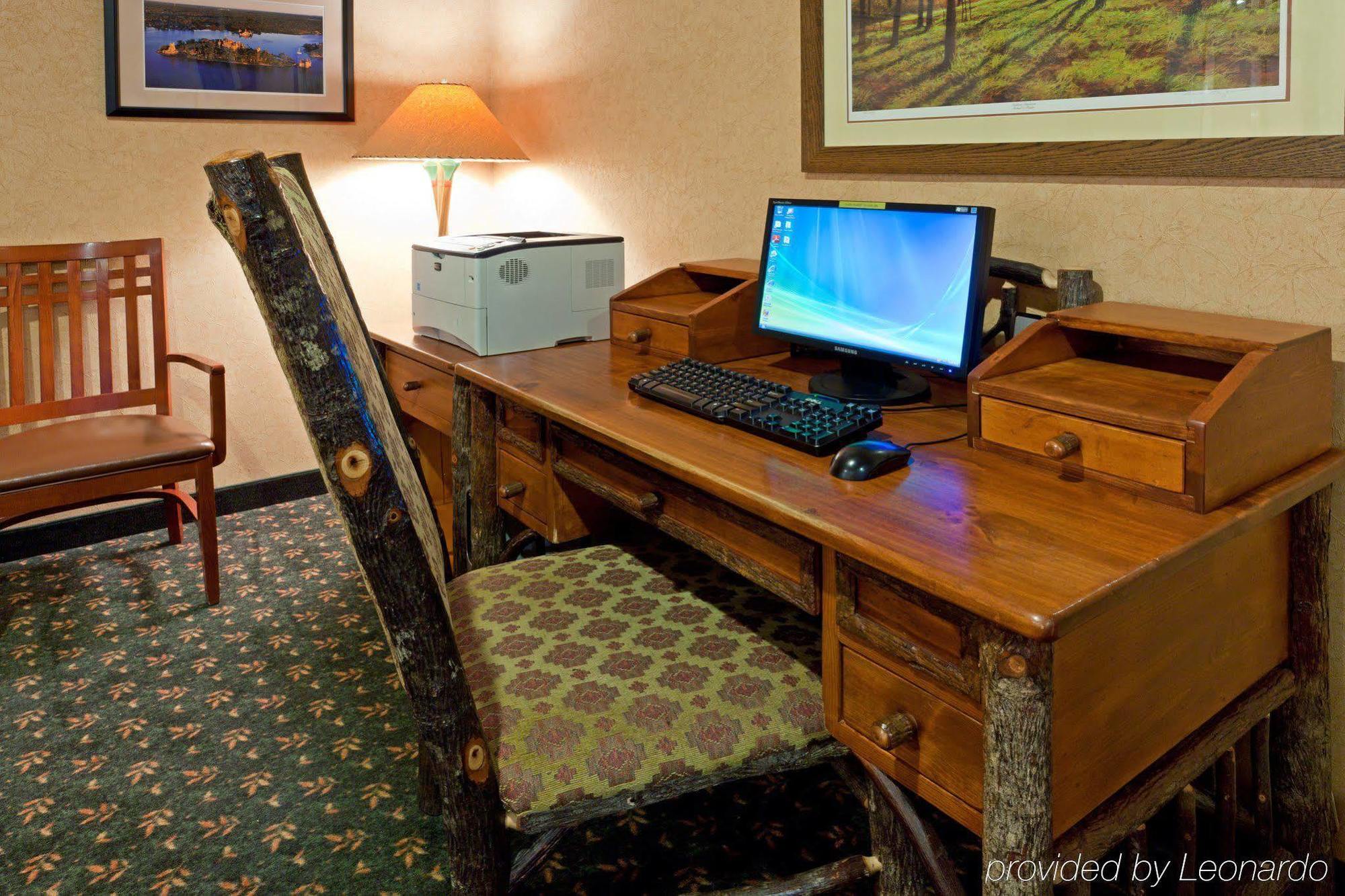 Holiday Inn Express Hotel & Suites Watertown - Thousand Islands By Ihg Bagian luar foto